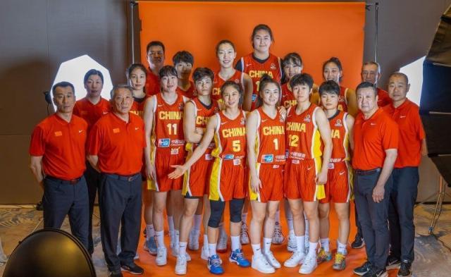 黑白体育官方网站-中国女篮定妆照出炉！刘禹彤确定落选张子宇最抢眼